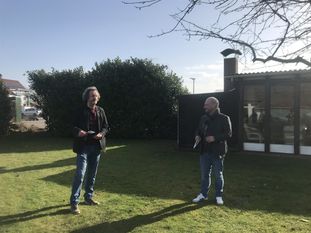 Kai Koeser (re.) sprach mit Andreas von Glahn vom TANDEM-Verein. Foto: SPD-Ortsverein Bremervörde / Lukas Hinz