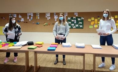 Milene, Christina und Laura (v. l.) von der Evangelischen Jugend Lamstadt freuen sich darauf, in den Ferien wieder Aktionen für die Kinder anbieten zu können. Foto: dcl