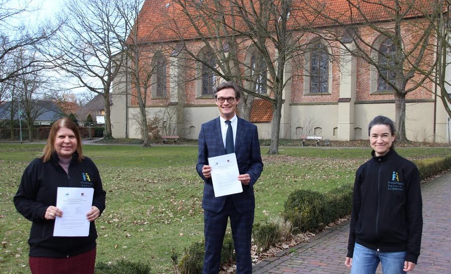 Freuen sich über die Teilnahme am Pilotprojekt: Yvonne Ahmed-von Maurich (v. li.), Kristian W. Tangermann und Regine Moll.  Foto: Regine Moll