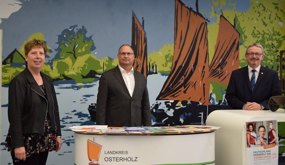 Von links: Heike Schumacher, Dr. Boris Fiege und Bernd Lütjen. Foto: eb