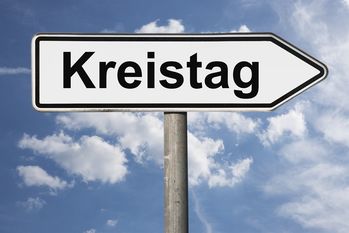 Diskutiert wurde in der Kreistagssitzung u.a. darüber, welche Richtung soll die Kreisentwicklung nehmen soll. Bild:adobestock/gehkah