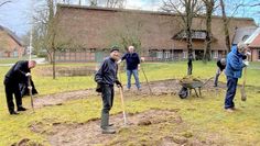 Eine der ersten Blühflächen der Aktion „Wildblumen für Worpswede“ befindet sich vor dem Rathaus.  Foto: eb