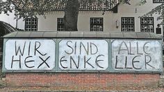 Rückhalt aus der Bevölkerung sei für die Opfer rechtsextremer Straftaten besonders wichtig, sagen die Teilnehmenden einer Podiumsdiskussion zu den Brandanschlägen im Bremer Umland. Das Bild zeigt einen Beitrag zu einer Solidaritätsaktion aus Worpswede, die nach dem Anschlag aus das Restaurant „Hexenkeller“ in Gnarrenburg gestartet wurde.  Foto: Mimis Erbe