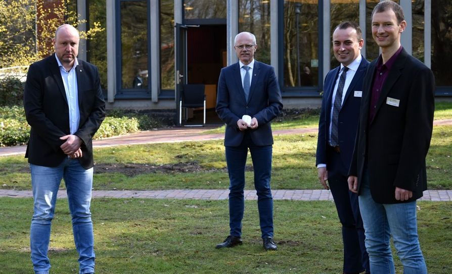 Landrat Hermann Luttman (2. v. li.) mit den Amtsleitern Frank Thies (v. li.), Marcus Oberstedt und Christoph Kundler.  Foto: eb