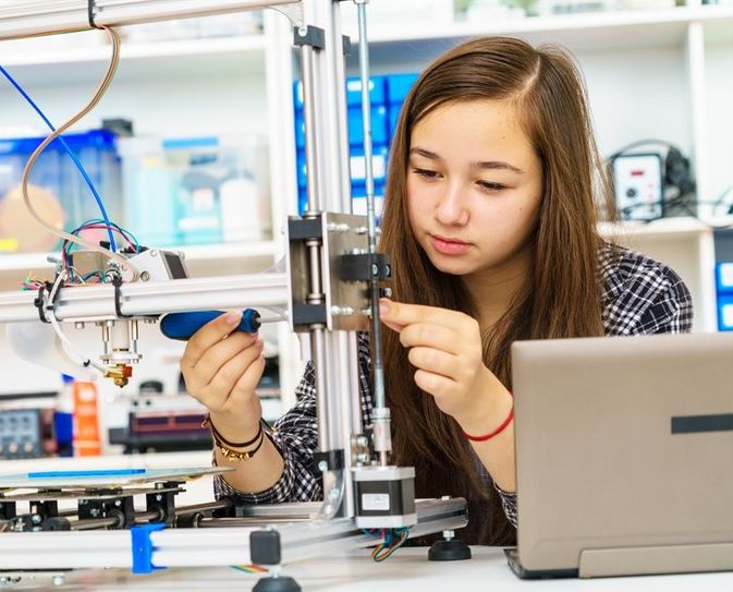 Technik ist nichts für Mädchen - sagt ein überholtes Klischee. Damit solche Irrtümer nicht die spätere Berufswahl der Schüler:innen beeinflusst, nimmt die IGS Lilienthal am Projekt „Be ok - Berufsorientierung und Lebensplanung ohne Klischees“ teil.
