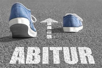 Auf dem Weg zum Abitur hatten es die jetzigen Abschlussklassen aufgrund der Corona-Pandemie oft nicht leicht. Vielleicht auch deshalb sagt Abiturientin Anna Carlotta Mohrmann, dass sie sich ihr Abi „verdienen“ und nichts geschenkt bekommen will. Foto: Adobe Stock/stockpics