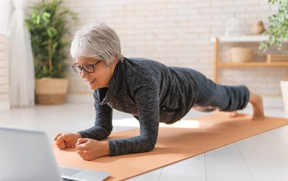 Bewegung ist nicht nur gesund, sondern auch gut für das allgemeine Wohlbefinden, denn es bringt frischen Wind in die Gedanken. 
  Foto: Konstantin Yuganov/stock.adobe.com/Lasea/akz-o