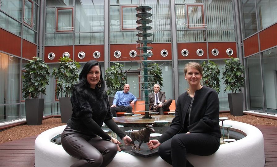 Das Organisationsteam des Wirtschaftspreises (von links): Susanne Stelljes, Frank Wätjen (beide Stadt Osterholz-Scharmbeck), Stefan Horeis (Sparkasse Rotenburg Osterholz) und Carolin Novak (Wirtschaftstreff).  Foto: eb