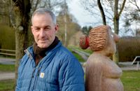 Wie versprochen hat die „Sehfrau“ von Jonas Kötz einen Dutt bekommen. Fotos: rgp