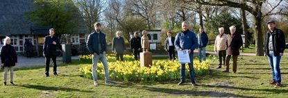 In der vergangenen Woche weihten Vertreter:innen der Stadt gemeinsam mit Bildhauer Jonas Kötz die neue Skulptur am Vörder See ein.