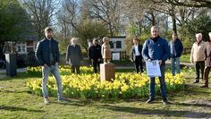 In der vergangenen Woche weihten Vertreter:innen der Stadt gemeinsam mit Bildhauer Jonas Kötz die neue Skulptur am Vörder See ein.