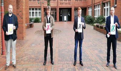 Sven Anacker (v. li.), Lars Lust, Dirk-Frederik Stelling und Jochen Hake hoffen, dass die Bremervörder:innen ihr Kreuz bei der Kommunalwahl an der richtigen Stelle machen und dass sie neue Mitglieder gewinnen können. Foto: lst