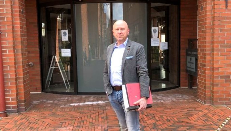„Meine Partei heißt Bremervörde“, sagt der parteilose Einzelbewerber Michael Hannebacher.  Foto: eb