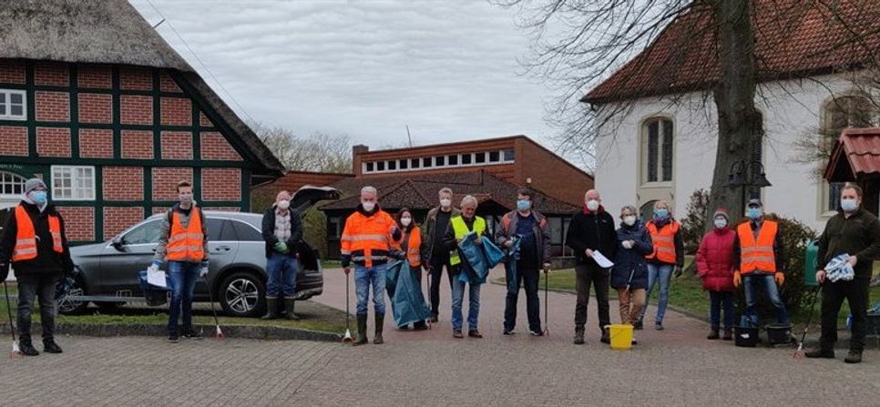 Die Beteiligten der diesjährigen Dorfreinigungsaktion.  Foto: eb