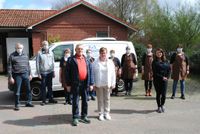 Das komplette Team steht geschlossen hinter der neuen Chefin Yamileck Castillo (vorne rechts) und freut sich mit dem Ehepaar Jungen (vorne) auf die Zukunft.  Fotos: uml