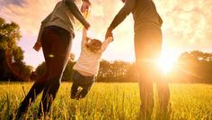 Photovoltaikanlagen nutzen die Kraft der Sonne - und leisten einen wichtigen Beitrag zu Klimaschutz und Energiewende. Foto: djd/E.ON/Getty Images/Lacheev