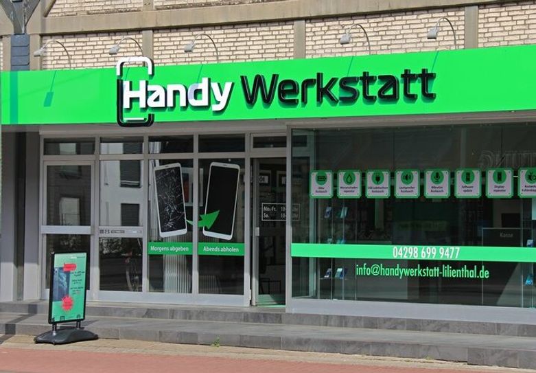 Express-Service für Mobilreparaturen: Wer sein kaputtes Smartphone morgens in der Handywerkstatt vorbeibringt, kann es meistens schon am selben Abend mit neuem Display oder Akku wieder abholen.