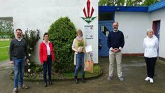 Im Rahmen der Aktion „Ehrenamt überrascht“ ging es dieses Mal zur TSG Wörpedorf-Grasberg-Eickedorf: (von links) Mathias Engelken (erster Vorsitzender TSG), Elisabeth Fischmann (stellvertretende Vorsitzende Kreissportbund Osterholz), die geehrte TSG-Geschäftsführerin Marina Schumacher, Oliver Müller (zweiter Vorsitzender TSG) und Edith Hünecken (Vorsitzende Kreissportbund Osterholz).