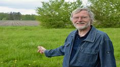 Lothar Tabery vor der Erweiterungsfläche des Vörder Feldes (mit Blick nach Norden).