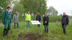 V.l.n.r.: Lüder Kreft (NABU Schwanewede), Ulrich Schreier (BUND Osterholz), Bernd Quellmalz (BUND-Regionalschäftsführer Weser-Elbe), Hannelore Moewes (BUND Osterholz), Petra Wencke und Susanne Wagner (beide AGBS).