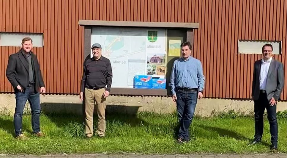 Marc Breitenfeld (v. li.), Minstedts Ortsvorsteher Fritjof Schröter, Informatiker Jan Karow und Stefan Imbusch sprachen über die Digitaliserung in kleinen Ortschaften.