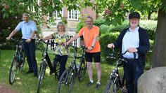 Bürgermeister Torsten Rohde, Bürgermeisterin Susanne Geils, Landrat Bernd Lütjen und Samtgemeindebürgermeister Reinhard Kock.