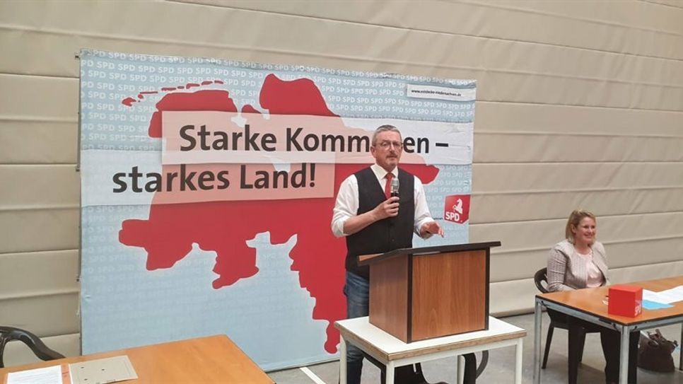 Er soll noch eine Runde machen: Landrat Bernd Lütjen wurde von den Genoss:innen zum Landratskandidaten gewählt. Unterstützung bekommt er auch von der CDU.