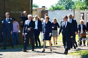 Hoher Besuch im Lager Sandbostel: Bundespräsident Frank-Walter Steinmeier kam mit seiner Frau sowie weiteren Gästen in die Gedenkstätte. Fotos: rgp