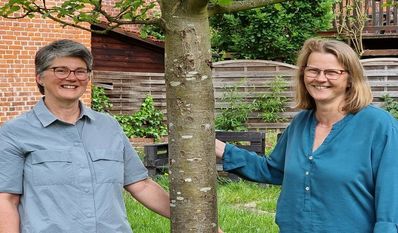 Silvia Best und Bettina Szlagowski vom Ambulanten Hospizdienst bieten in diesem Jahr erstmals eine Trauerreise nach Bad Bederkesa an. Interessierte sich herzliche eingeladen. Foto: nek