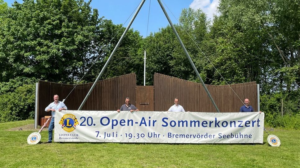 Bereiten gerade mit Hochdruck das Lions-Open-Air Sommerkonzert vor: Heino Engelke (v. li.), Lions-Präsident Stefan Gawehn, André Müller und Holger Meyer.