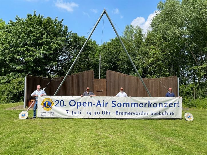 Bereiten gerade mit Hochdruck das Lions-Open-Air Sommerkonzert vor: Heino Engelke (v. li.), Lions-Präsident Stefan Gawehn, André Müller und Holger Meyer.