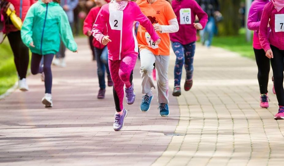 In Hambergen heißt es in den letzten zwei Wochen vor den Sommerferien: Laufen für den guten Zweck.