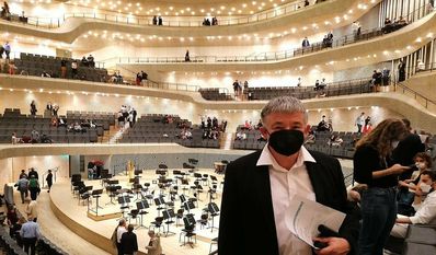 Reinhard Lindenberg wurde in die Elbphilharmonie eingeladen, weil er Musiker finanziell unterstützte.