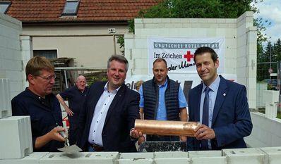 Architekt Andreas Prigge, DRK-Geschäftsführer Patrick Grotheer, Bauunternehmer Thorsten Kück und DRK-Präsident Thorben Prenntzell.