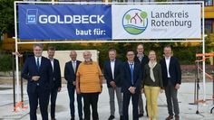 Die Grundsteinlegung fand in kleinerem Rahmen mit Vertretern des Landkreises statt.
