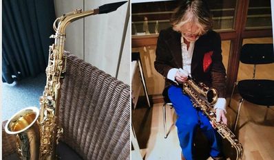 Das Musikinstrument ist von Helge Schneider bespielt worden und handsigniert.