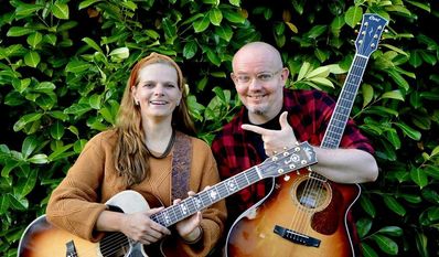 Ann Doka und Martin Olding spielten am Samstag mit kurzer Regenpause.