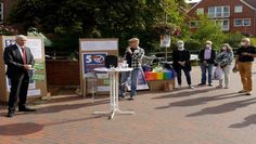Die Menschheit muss den Atomombomben ein Ende setzen, so Bürgermeister Torsten Rohde bei der Kundgebung auf dem Marktplatz.