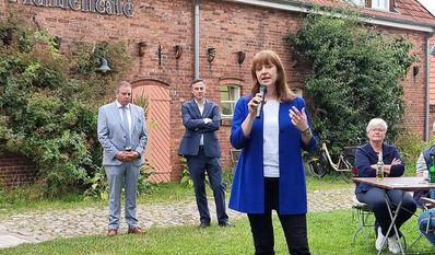 Osterholzer, aber auch bundes- und europaweite Anliegen wurden auf dem Sommerfest der CDU besprochen.