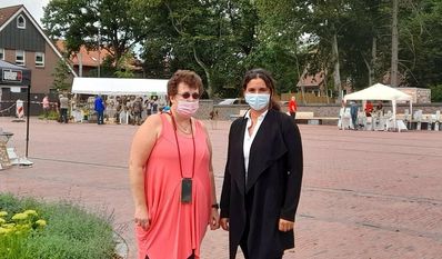 Mitarbeiterin Tourismusbüro Ulrike Radtke (links) und Melanie Blank, die erste Vorsitzende des Touristikvereins.