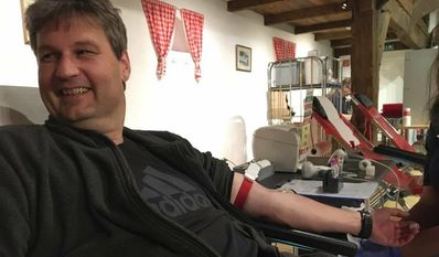 Blutspender Heiko Vagts kann man es ansehen: Blutspenden kann Spaß machen.