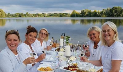 Die Kreativität ihres Tisches konnnte überzeugen: Die Gewinnerinnen aus dem letzten Jahr.