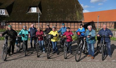 Mit dem Fahrrad Kutenholz entdecken - darum geht es der neuen Fahrradgruppe, die sich montags vor dem Heimathaus Kutenholz trifft und sich von dort aus auf die Socken bzw. Räder macht.
