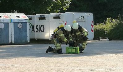 Am Montagnachmittag sicherte die Feuerwehr Gefahrengut auf einem Parkplatz, später am Abend wurden drei Ortsfeuerwehren wegen Gasgeruch in einem Wohnhaus alarmiert. Foto: ffohz.de