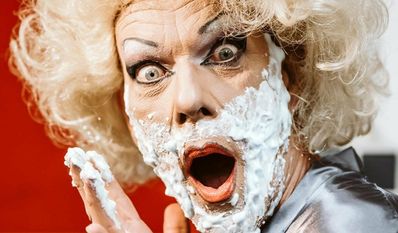 Marc Werde alias Saskia Caprice steht am 25. und 26. September auf Gut Sandbeck auf der Bühne. Foto: Jens Welsch