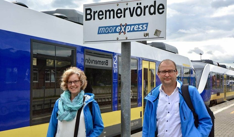 Die energiepolitische Sprecherin der Grünen-Bundestagsfraktion, Dr. Julia Verlinden, kam zeitgleich mit Jochen Hake am Bahnhof an.