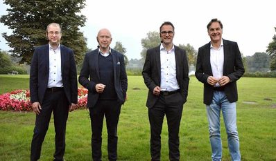 Direkt vor dem Rededuell positionierten sich (v.l.n.r.) Jochen Hake, Michael Hannebacher, Stefan Imbusch und Boris Thomas vor idyllischer Kulisse noch exklusiv für den Anzeiger.