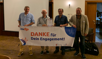Von links: Nick Horstmann (erster Vorsitzender MTSV Selsingen), der Geehrte Edmund Berger, Edgar Milosevic-Tamke (Spartenleiter Tennis) und  Bernd Meyer (Vorstandsmitglied für Vereinsentwicklung im KSB Rotenburg).