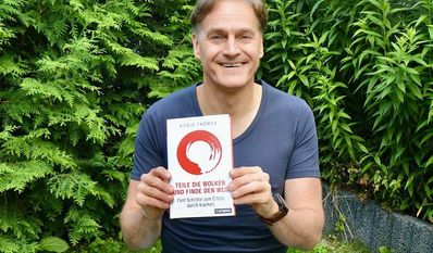 Boris Thomas will den Leser:innen mit seinem neuen Buch zu mehr Klarheit verhelfen.