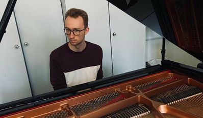 Kein Unbekannter in der Bremer Jazzszene: Moritz Schöwing tritt am kommenden Wochenende in Lilienthal auf. Foto: eb